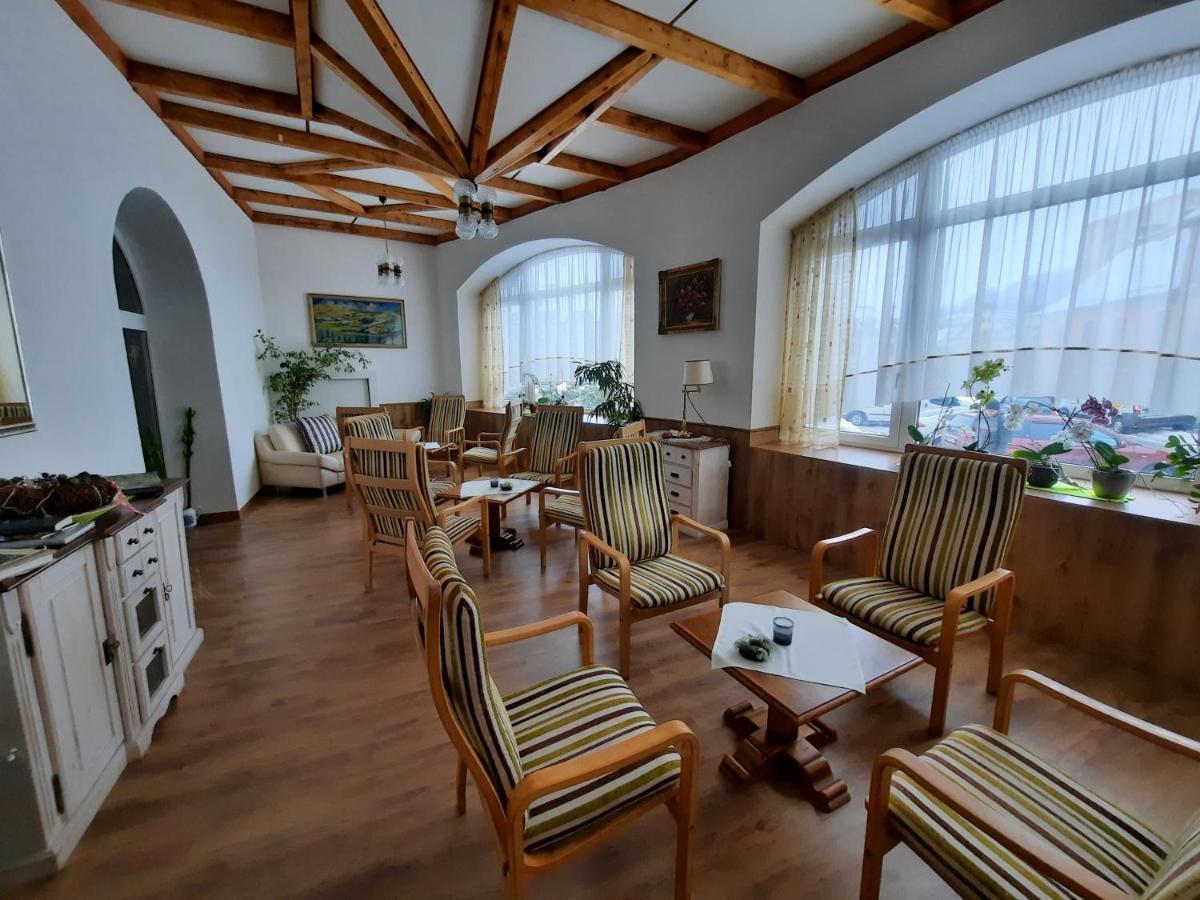 Hotel Koruna Есеник Экстерьер фото