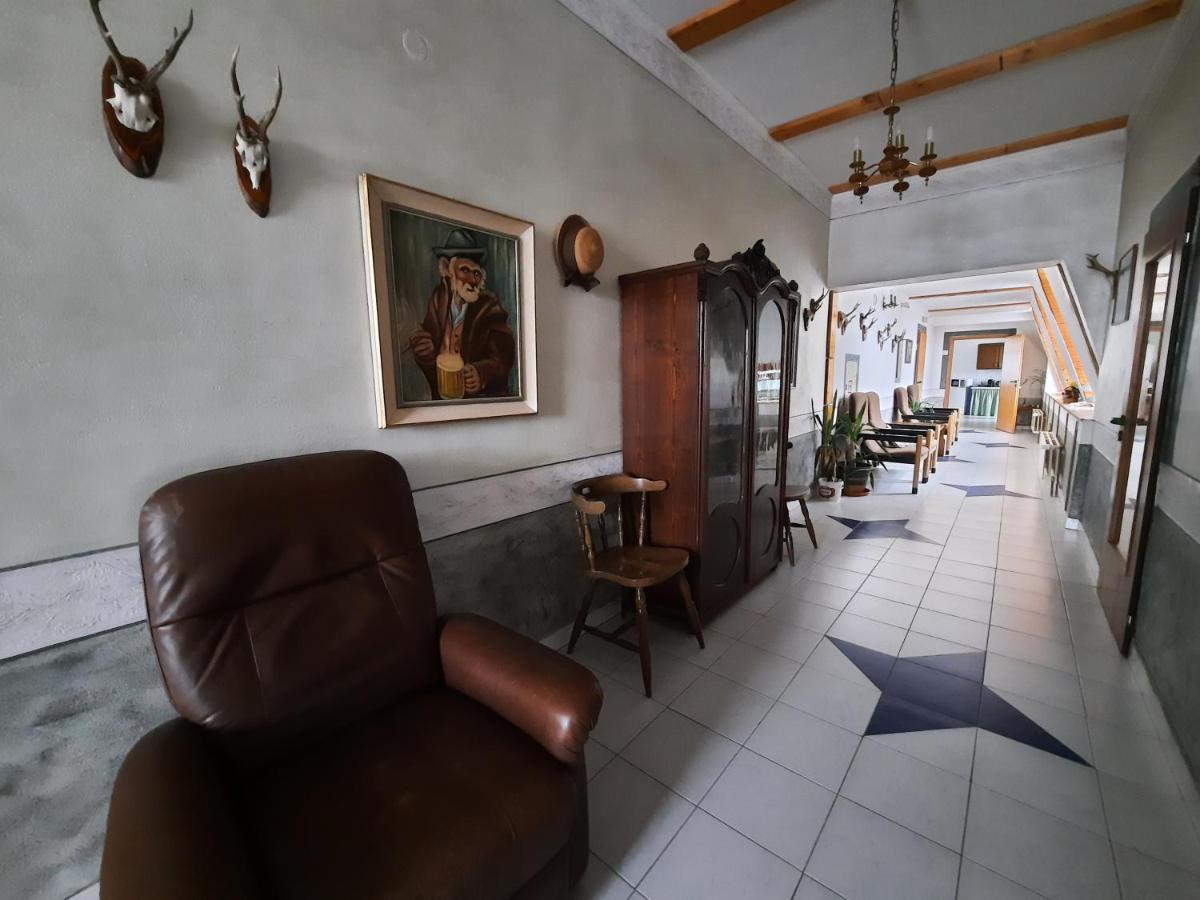 Hotel Koruna Есеник Экстерьер фото