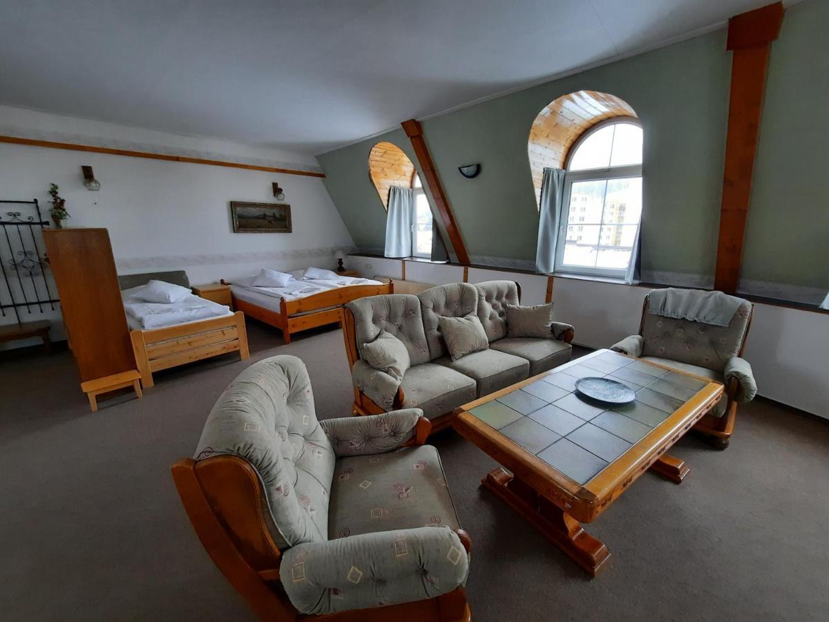 Hotel Koruna Есеник Экстерьер фото