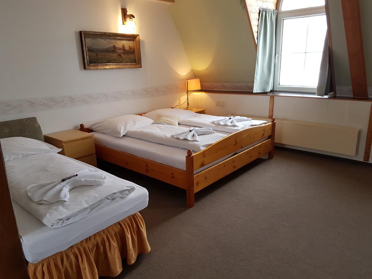 Hotel Koruna Есеник Экстерьер фото